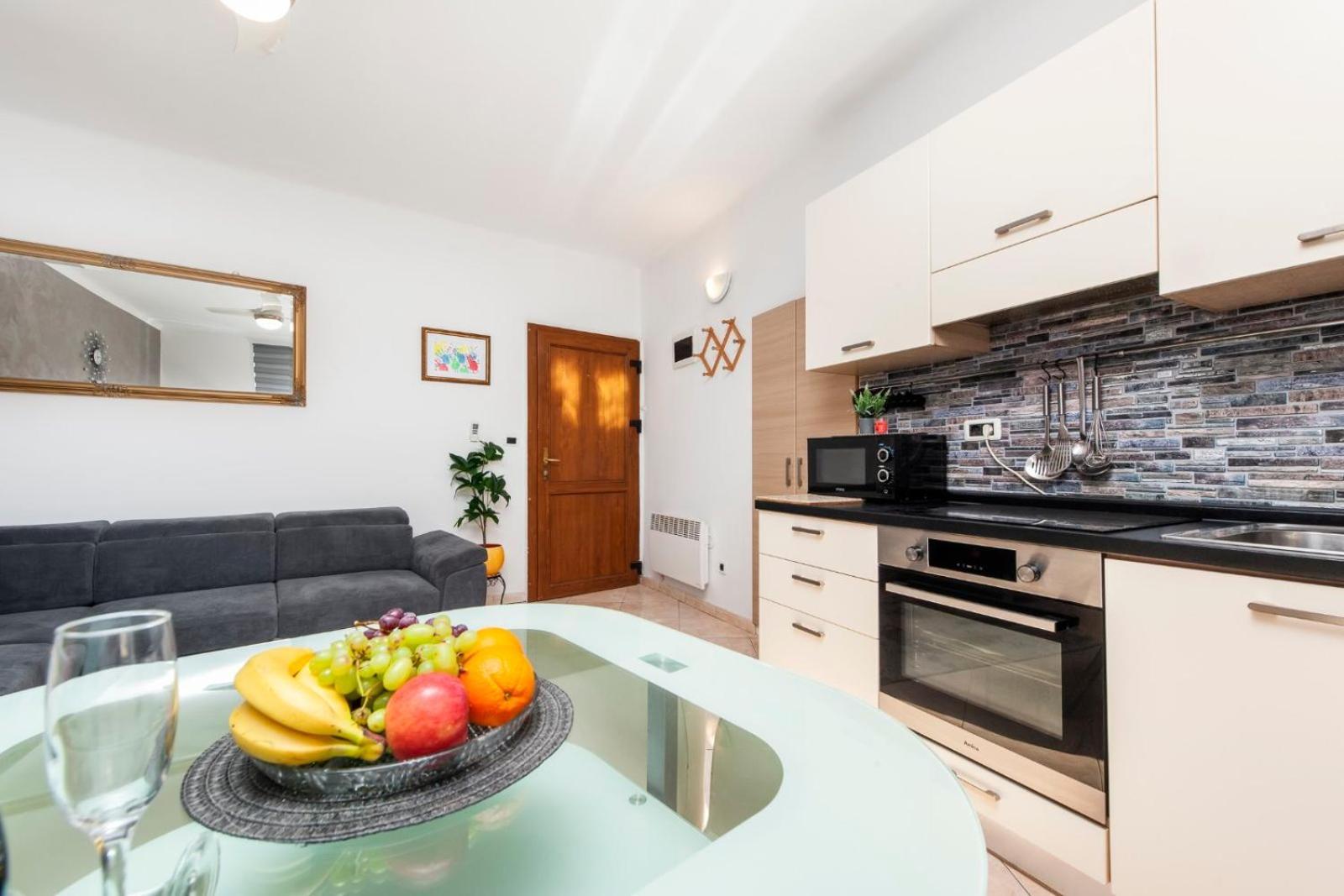 Apartment Rogic โรวีน ภายนอก รูปภาพ
