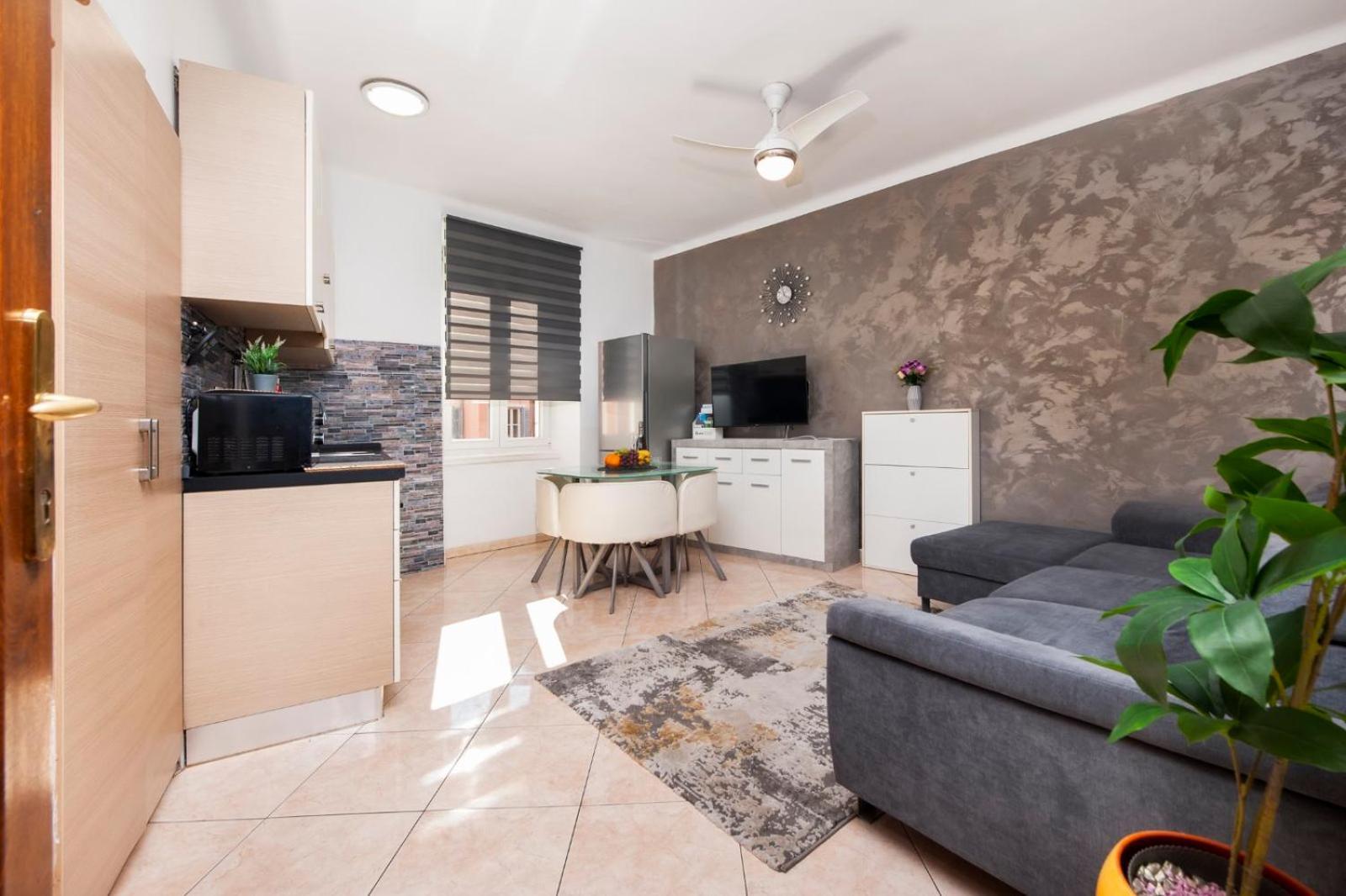 Apartment Rogic โรวีน ภายนอก รูปภาพ